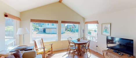 Una televisión, una oficina