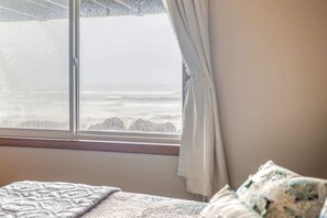 4 bedrooms, desk, iron/ironing board, travel cot