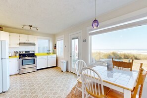 Dining - Quaint Beach Getaway with Beach Access Ocean View and Perfect Location Near Town (Rockaway Beach)