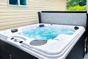 Outdoor spa tub - Dog Friendly Cottage Near Downtown with Firepit Private Hot Tub WiFi and Laundry (Rockaway Beach)
