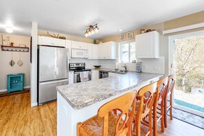 Fridge, microwave, oven, stovetop - Dog Friendly Cottage Near Downtown with Firepit Private Hot Tub WiFi and Laundry (Rockaway Beach)