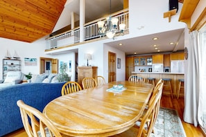 Dining - Spacious family home near the beach with ocean view large deck free WiFi and more (Rockaway Beach)