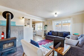 Televisio, DVD-soitin, työhuone