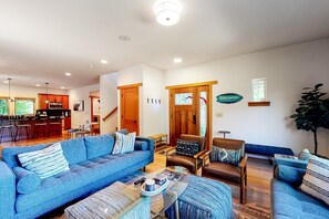 TV, fireplace, offices - Friendly Home with Private Hot Tub High Speed WiFi and Wood Burning Fireplace (Rockaway Beach)