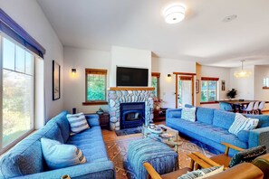 TV, fireplace, offices - Friendly Home with Private Hot Tub High Speed WiFi and Wood Burning Fireplace (Rockaway Beach)