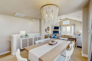 Dining - Updated Ocean View End Townhome with Game Room and Dog Friendly (Rockaway Beach)