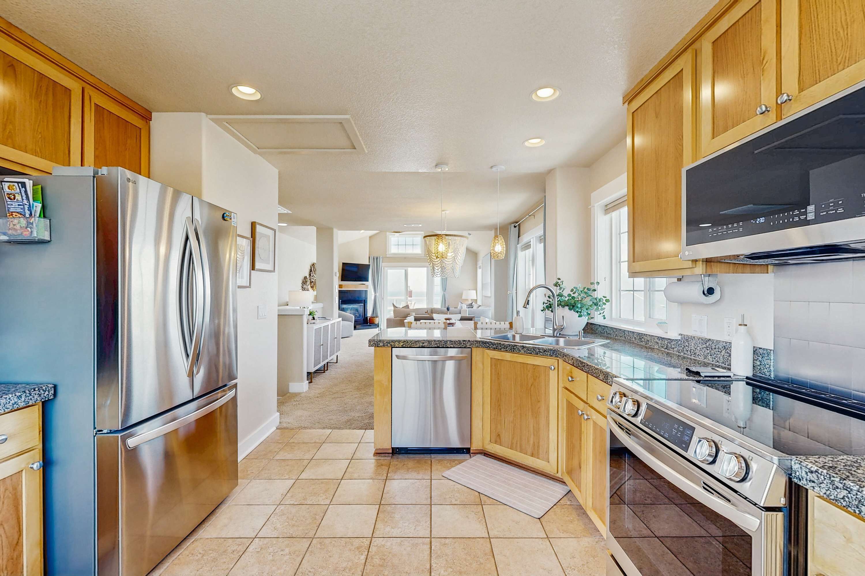 Refrigerador, microondas, horno y parrilla de estufa 