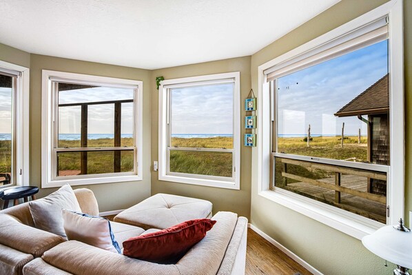 Televisio, DVD-soitin, työhuone