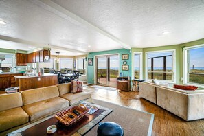 Televisio, DVD-soitin, työhuone