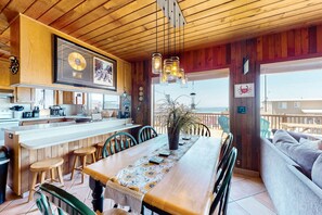 Dining - Rustic chic treasure with deck grill wood stove outdoor shower dogs ok (Rockaway Beach)