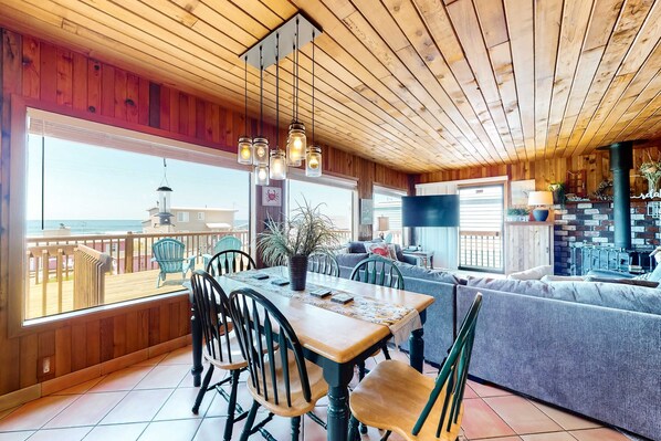 Dining - Rustic chic treasure with deck grill wood stove outdoor shower dogs ok (Rockaway Beach)
