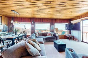 TV, fireplace, DVD player, offices - Rustic chic treasure with deck grill wood stove outdoor shower dogs ok (Rockaway Beach)