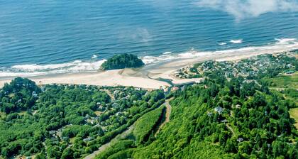 Coastal Craftsman with picture perfect bay views walk to Barview Jetty Beach