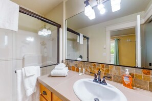 Bruser, hårtørrer, håndklæder, Shampoo