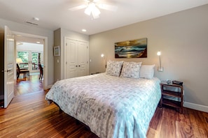 4 bedrooms, iron/ironing board, travel cot, WiFi - Twin Rocks Beach House private beach path fireplaces and large decks (Rockaway Beach)