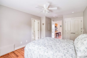 4 bedrooms, desk, iron/ironing board, travel crib
