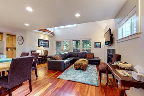 TV, fireplace, DVD player, offices