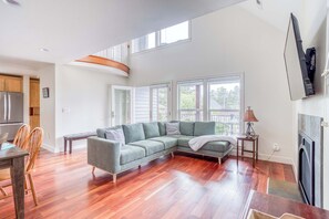 TV, fireplace, DVD player, offices