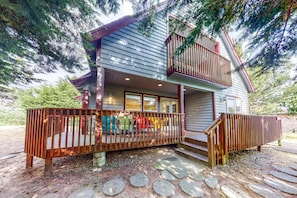 Exterior - Twin Rocks Beach House private beach path fireplaces and large decks (Rockaway Beach)