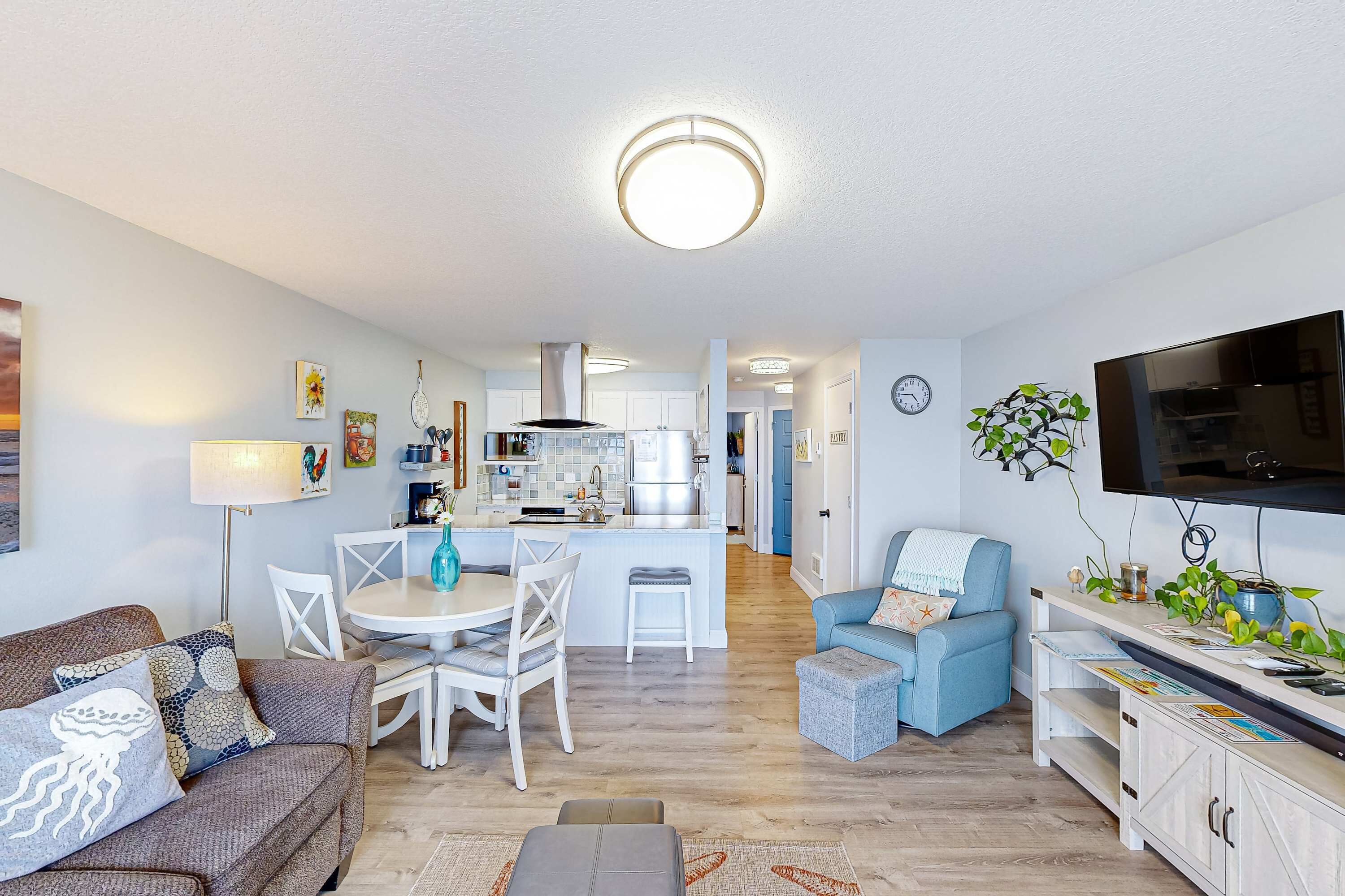 TV, fireplace, offices