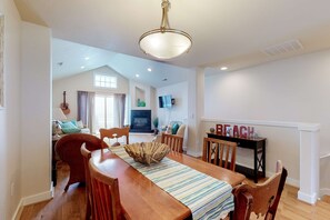 Dining - Ocean view townhouse 100 ft to beach with fireplace Ping Pong and private garage (Rockaway Beach)