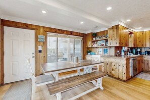 Dining - Oceanfront home with great views high speed WiFi and direct beach access (Rockaway Beach)