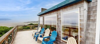 Oceanfront home with great views high speed WiFi and direct beach access