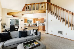 TV, video games, DVD player, offices - Lake view getaway steps from beach with WiFi and private washer dryer (Rockaway Beach)