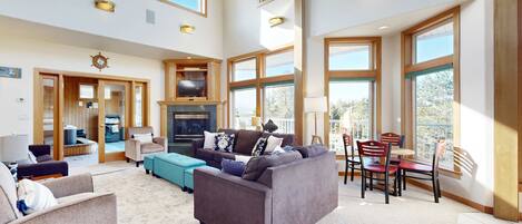 TV, peis, DVD-spiller og fotballspill