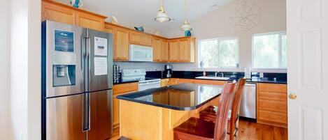 Réfrigérateur, micro-ondes, four, plaque de cuisson