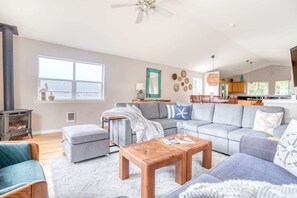 Fernseher, Kamin, DVD-Player, Arbeitsbereiche
