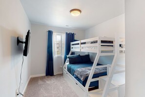 4 Schlafzimmer, Bügeleisen/Bügelbrett, Reisekinderbett, WLAN