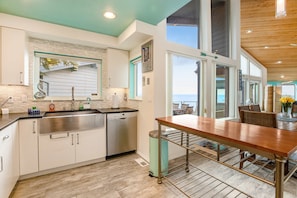 Fridge, microwave, oven, stovetop - Ocean view home with a deck gas grill free WiFi and washer dryer (Rockaway Beach)