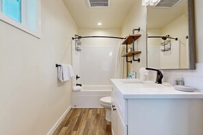 Shower, hair dryer, towels, shampoo - Modern Beach Cottage with a covered patio fire pit grill and easy beach access (Rockaway Beach)