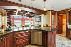 Interior - Oceanfront Villa with WiFi Private Hot Tub Balconies Beach Access and Game Room (Rockaway Beach)