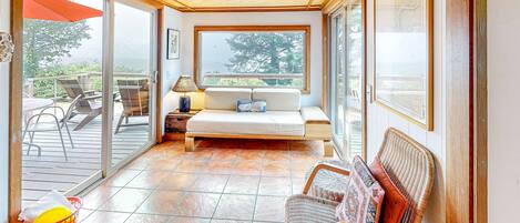 Televisie, een dvd-speler, een stereo en een kantoor