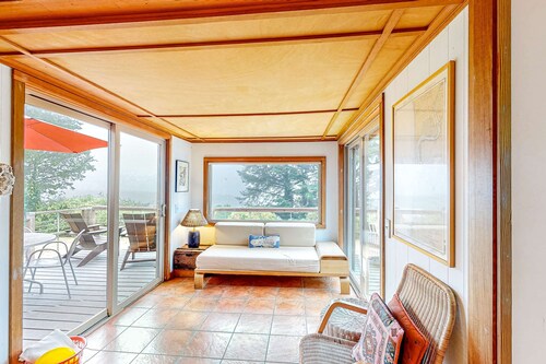 Delightful dog friendly home with bay views private hot tub and sauna