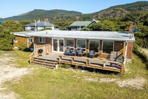 Exterior - Oceanfront dog friendly home with washer dryer and fireplace (Rockaway Beach)