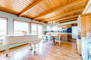 Dining - Oceanfront dog friendly home with washer dryer and fireplace (Rockaway Beach)