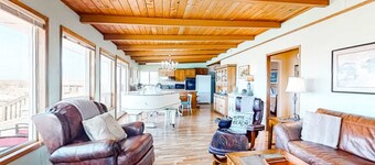 Oceanfront dog friendly home with washer dryer and fireplace