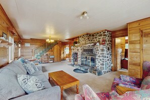 TV, fireplace, DVD player, offices