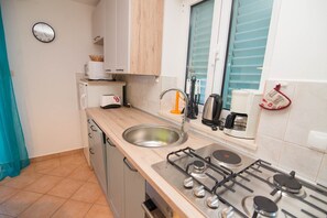 Fridge, microwave, oven, stovetop - Villa Branka / Villa Branka B (Veli Lošinj)