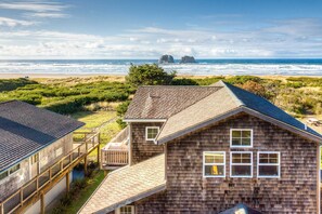 Exterior - Beachfront home with private beach access fireplace washer dryer yard deck (Rockaway Beach)