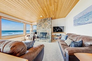 TV, DVD player, offices - Two story oceanfront retreat with a washer dryer firepit and Ping Pong table (Rockaway Beach)