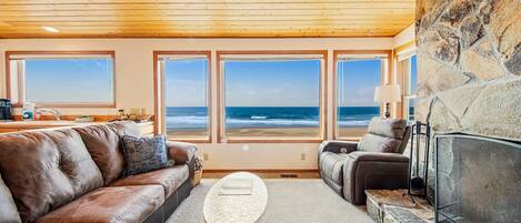 Una televisión, un reproductor de DVD, una oficina