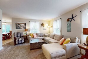 TV, DVD player, offices - Charming home near coast with firepit deck front porch and with D (Rockaway Beach)