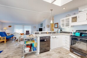 Fridge, microwave, oven, stovetop - Charming home two blocks from the beach private hot tub and washer dryer (Rockaway Beach)