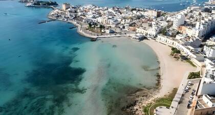 Ferienhaus 'Villa Cala Azzurra Porto Cesareo' mit privatem Garten und Klimaanlage