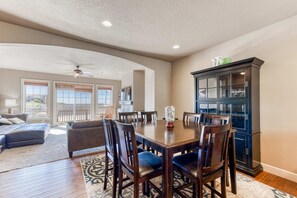 Dining - Three story condo with ocean sunset view and game room 500 feet to beach (Rockaway Beach)