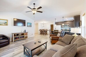 TV, offices - Indulge in Ocean Bliss Where Elegance Meets Ocean Breeze (Rockaway Beach)